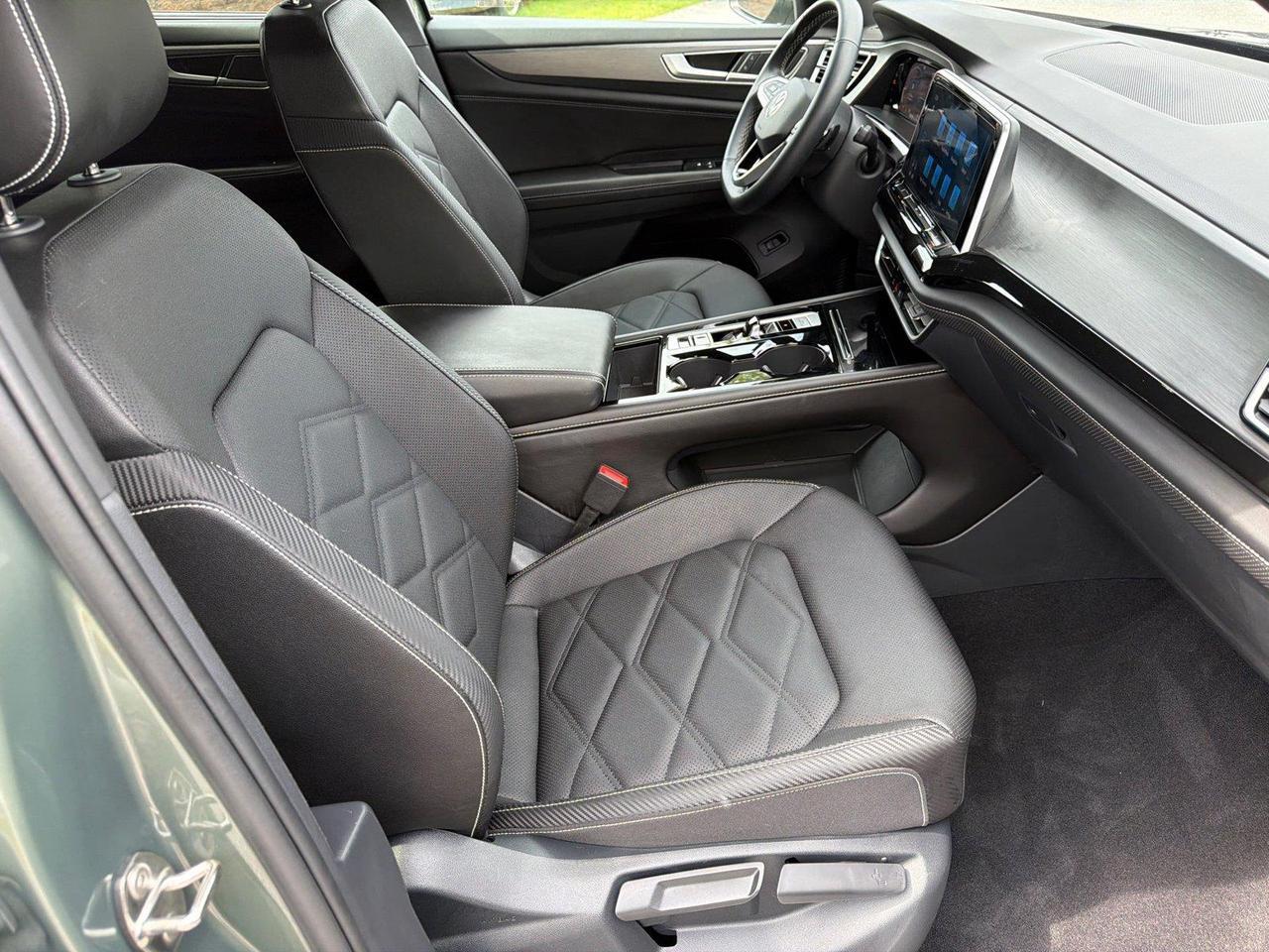 2026 Volkswagen Atlas Cross Sport 2.0T SE w/Technology Hagerstown MD