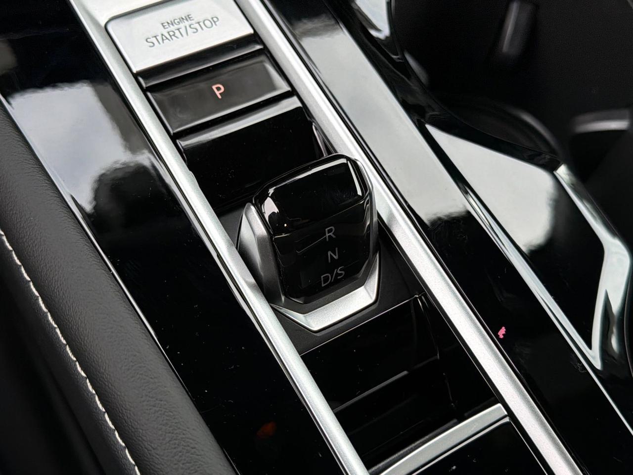 2026 Volkswagen Atlas Cross Sport 2.0T SE w/Technology Hagerstown MD