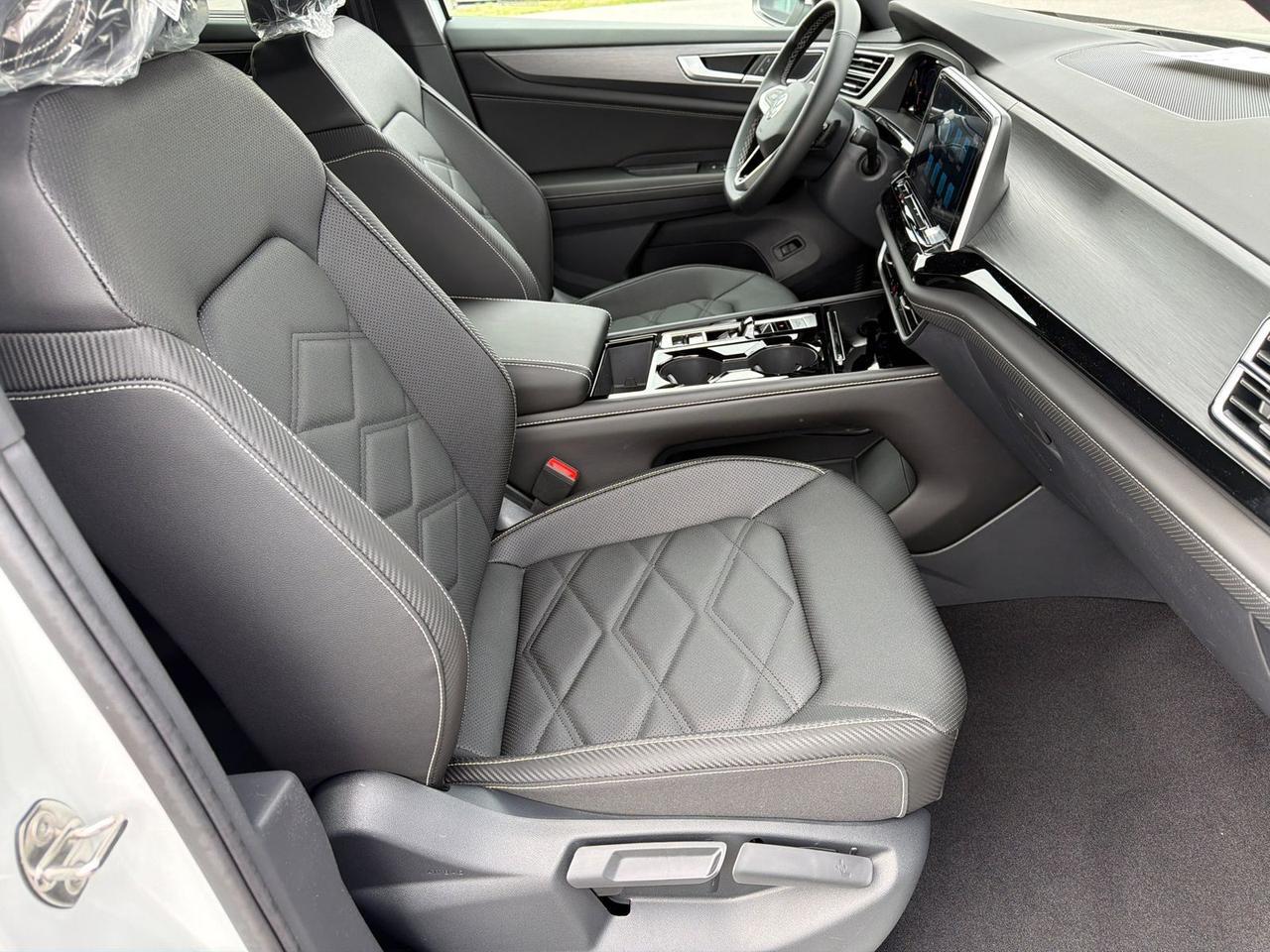 2026 Volkswagen Atlas Cross Sport 2.0T SE w/Technology Hagerstown MD