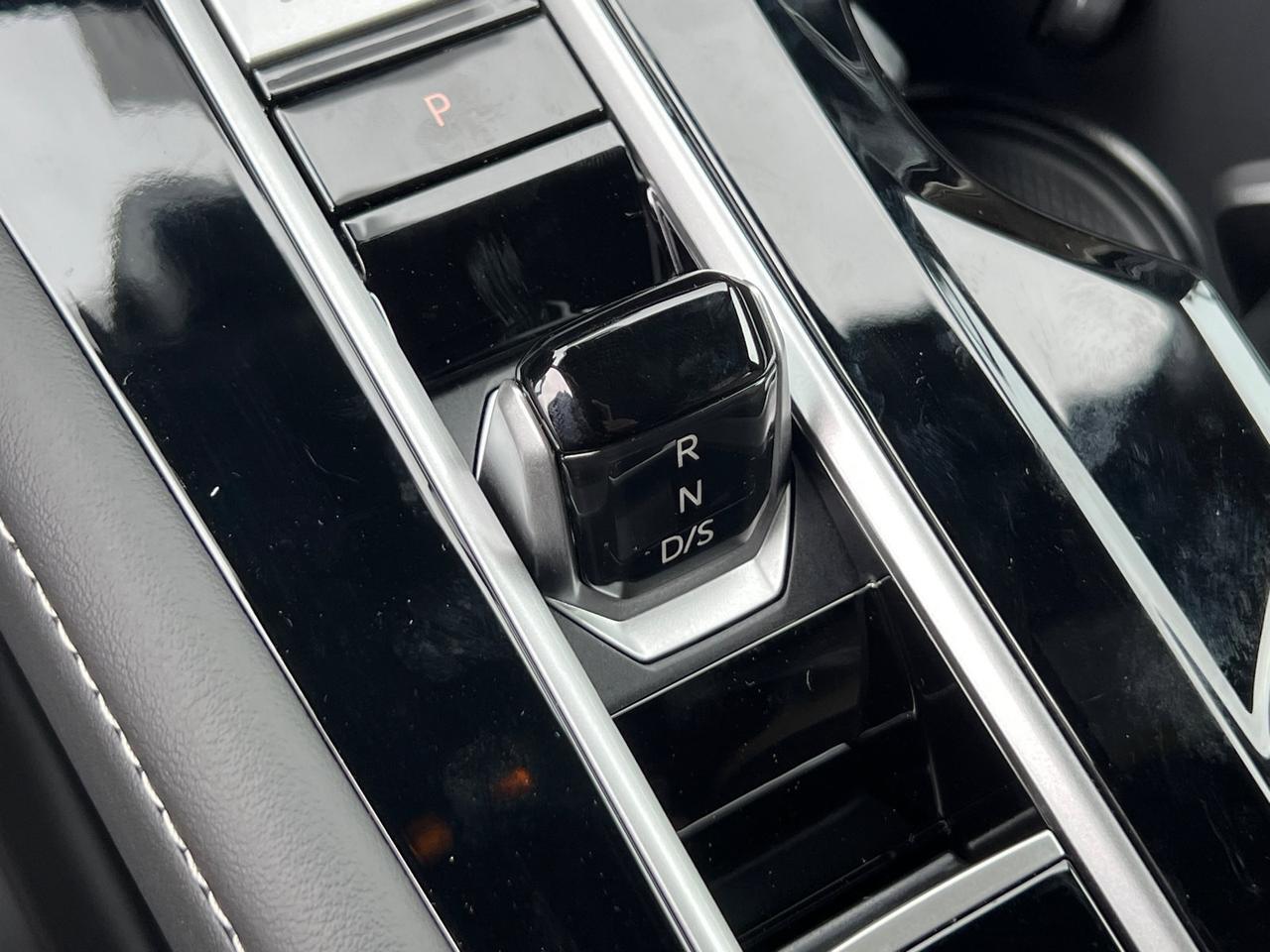 2026 Volkswagen Atlas Cross Sport 2.0T SE w/Technology Hagerstown MD