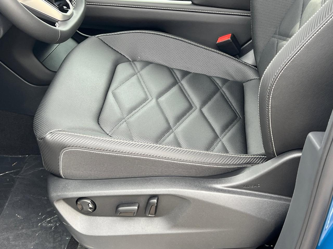 2026 Volkswagen Atlas Cross Sport 2.0T SE w/Technology Hagerstown MD