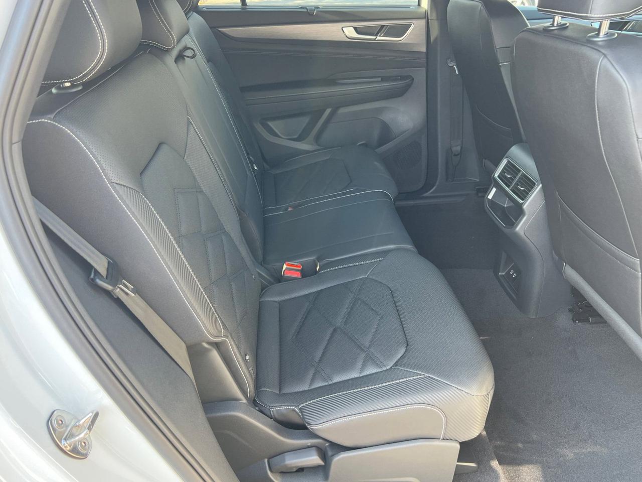 2026 Volkswagen Atlas Cross Sport 2.0T SE w/Technology Hagerstown MD