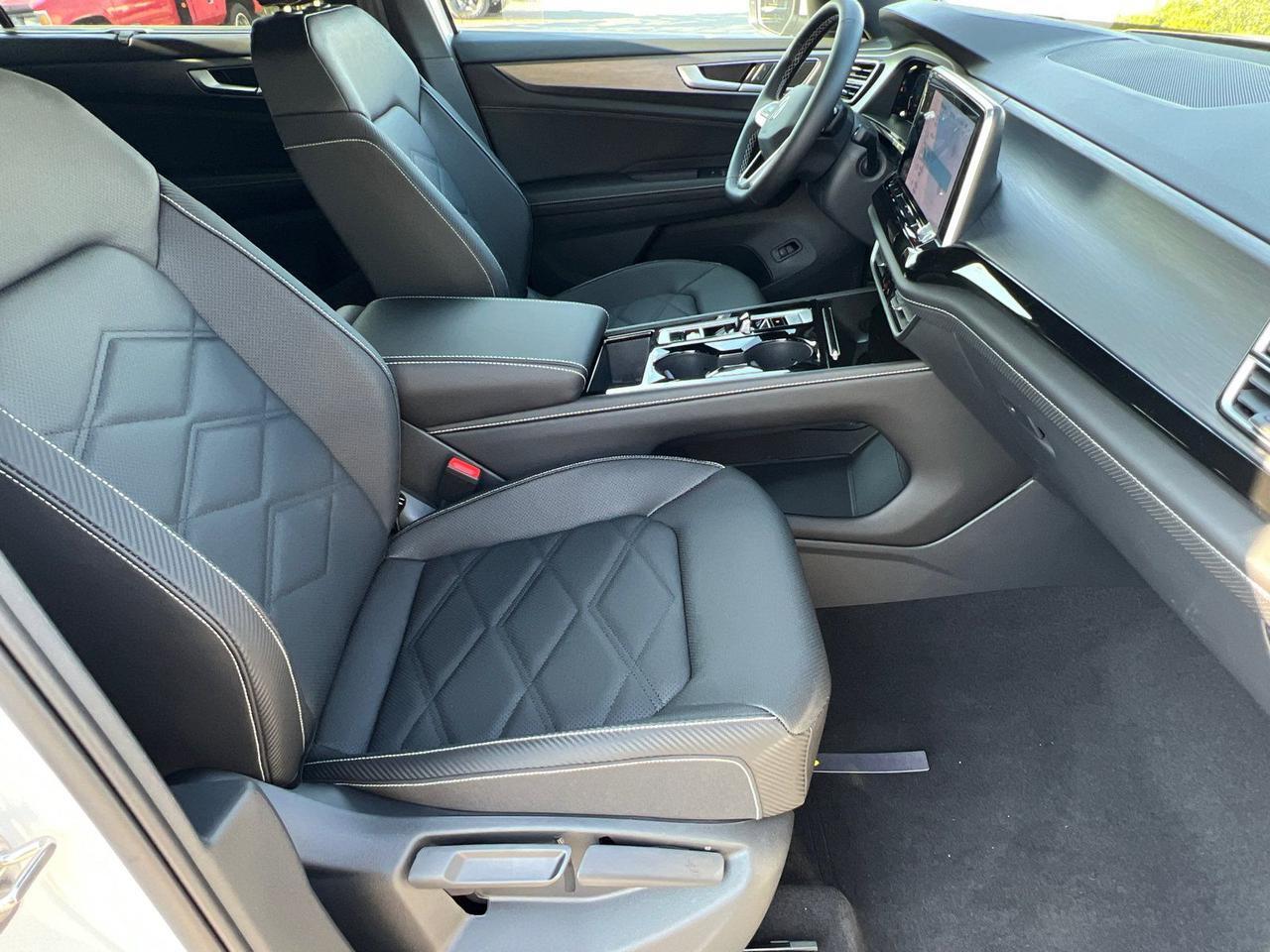 2026 Volkswagen Atlas Cross Sport 2.0T SE w/Technology Hagerstown MD