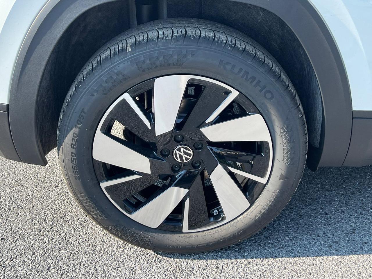 2026 Volkswagen Atlas Cross Sport 2.0T SE w/Technology Hagerstown MD