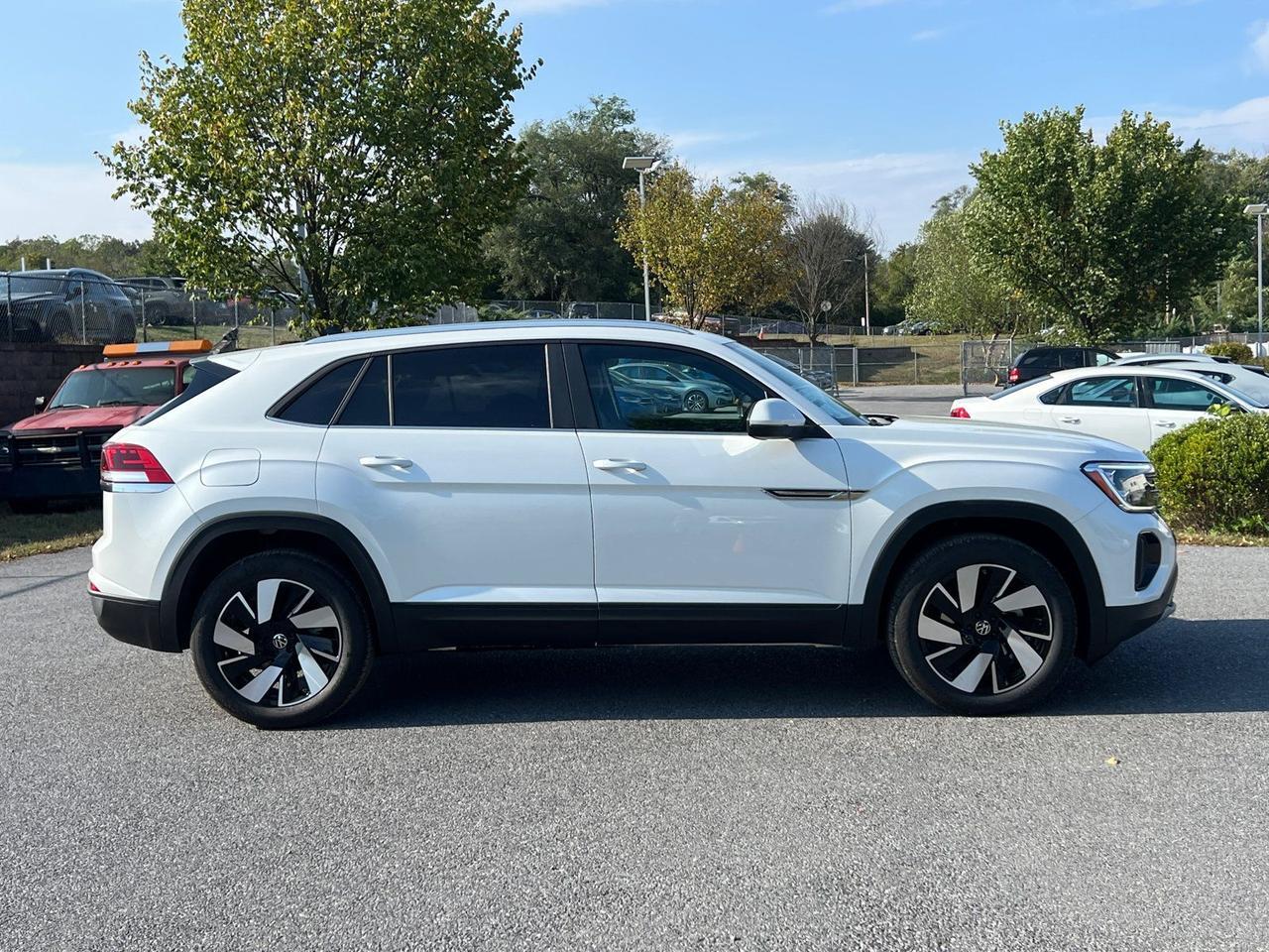 2026 Volkswagen Atlas Cross Sport 2.0T SE w/Technology Hagerstown MD