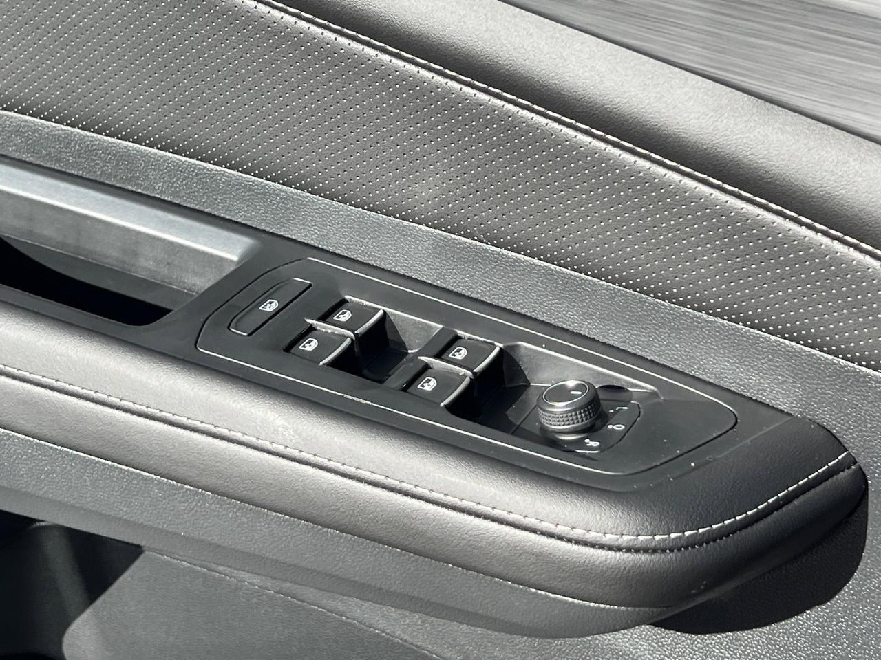 2026 Volkswagen Atlas Cross Sport 2.0T SE w/Technology Hagerstown MD