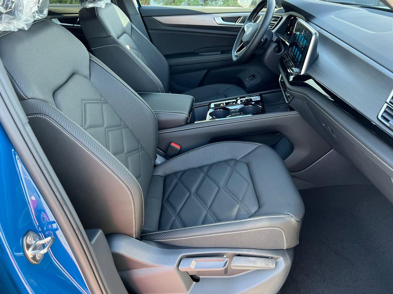 2026 Volkswagen Atlas Cross Sport 2.0T SE w/Technology Hagerstown MD