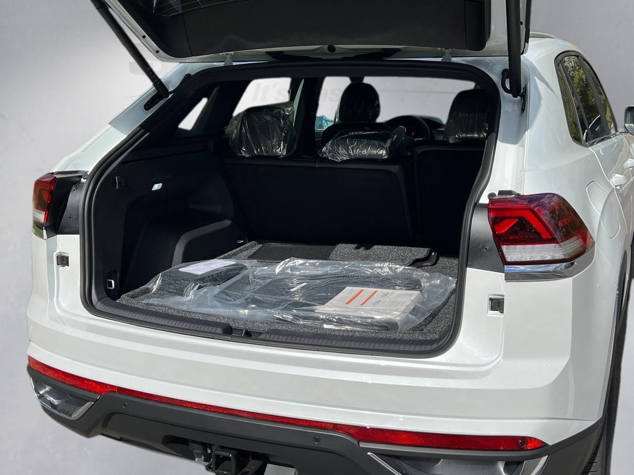 2026 Volkswagen Atlas Cross Sport 2.0T SE w/Technology Hagerstown MD