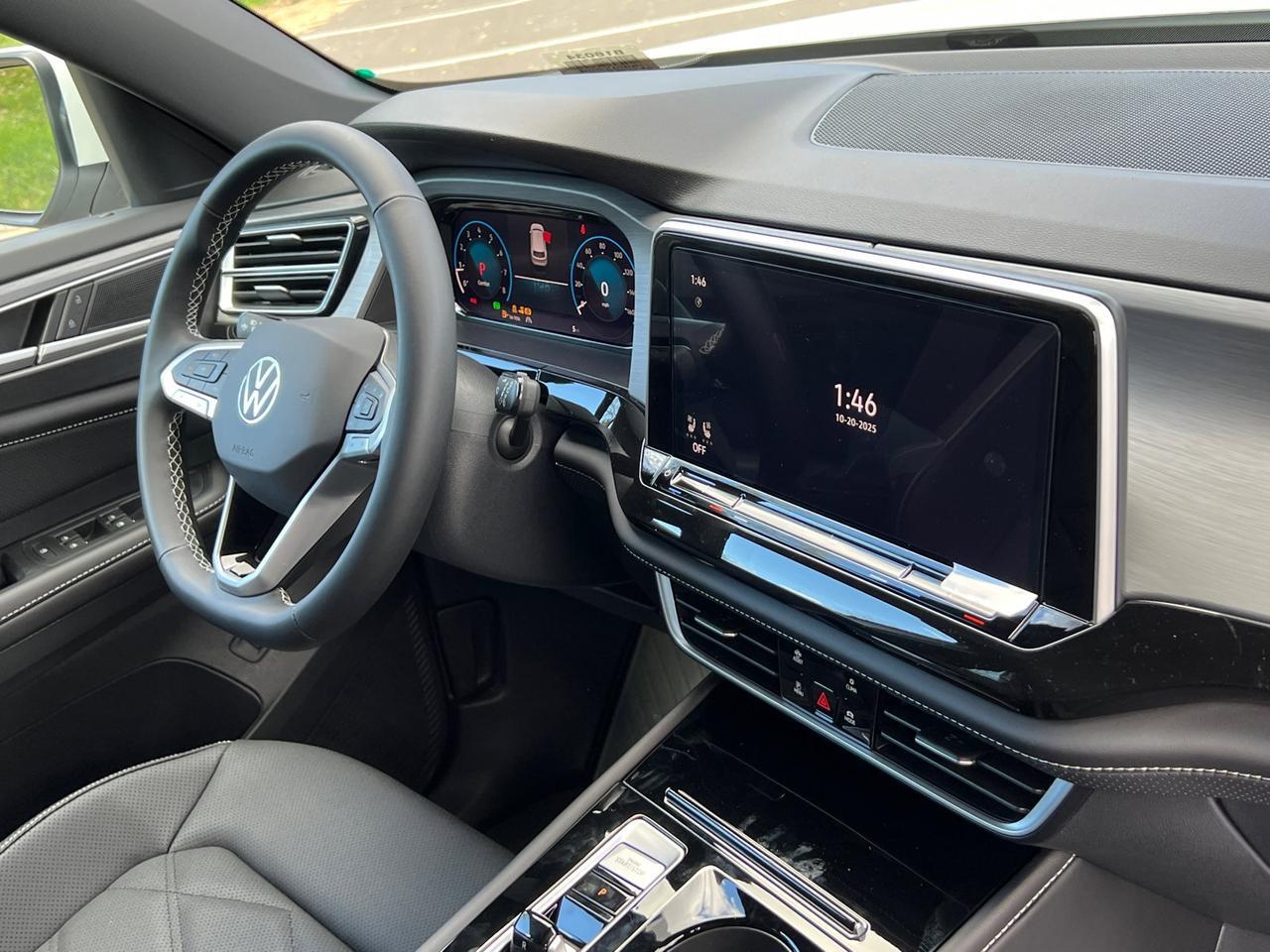 2026 Volkswagen Atlas Cross Sport 2.0T SE w/Technology Hagerstown MD