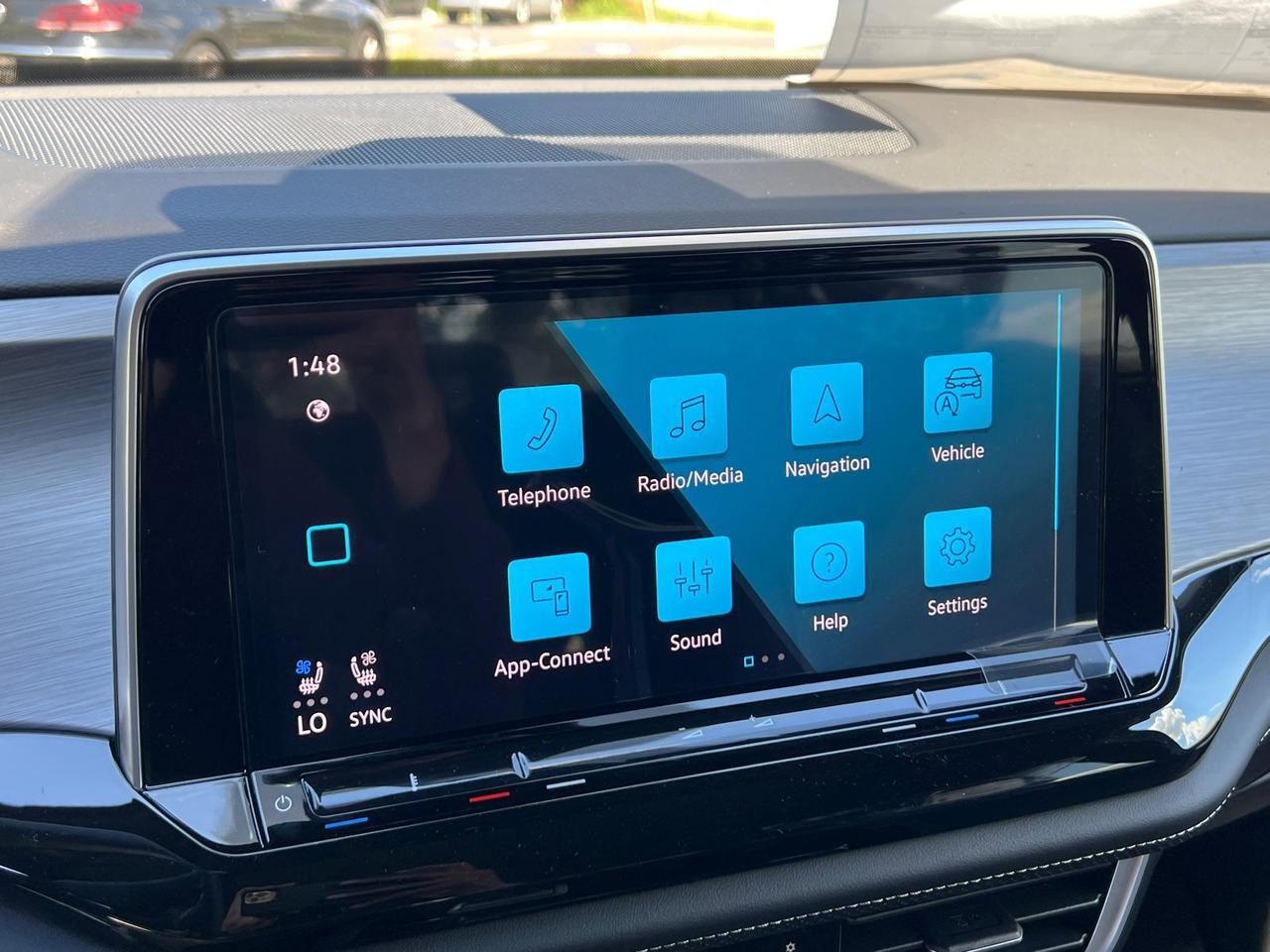 2026 Volkswagen Atlas Cross Sport 2.0T SE w/Technology Hagerstown MD