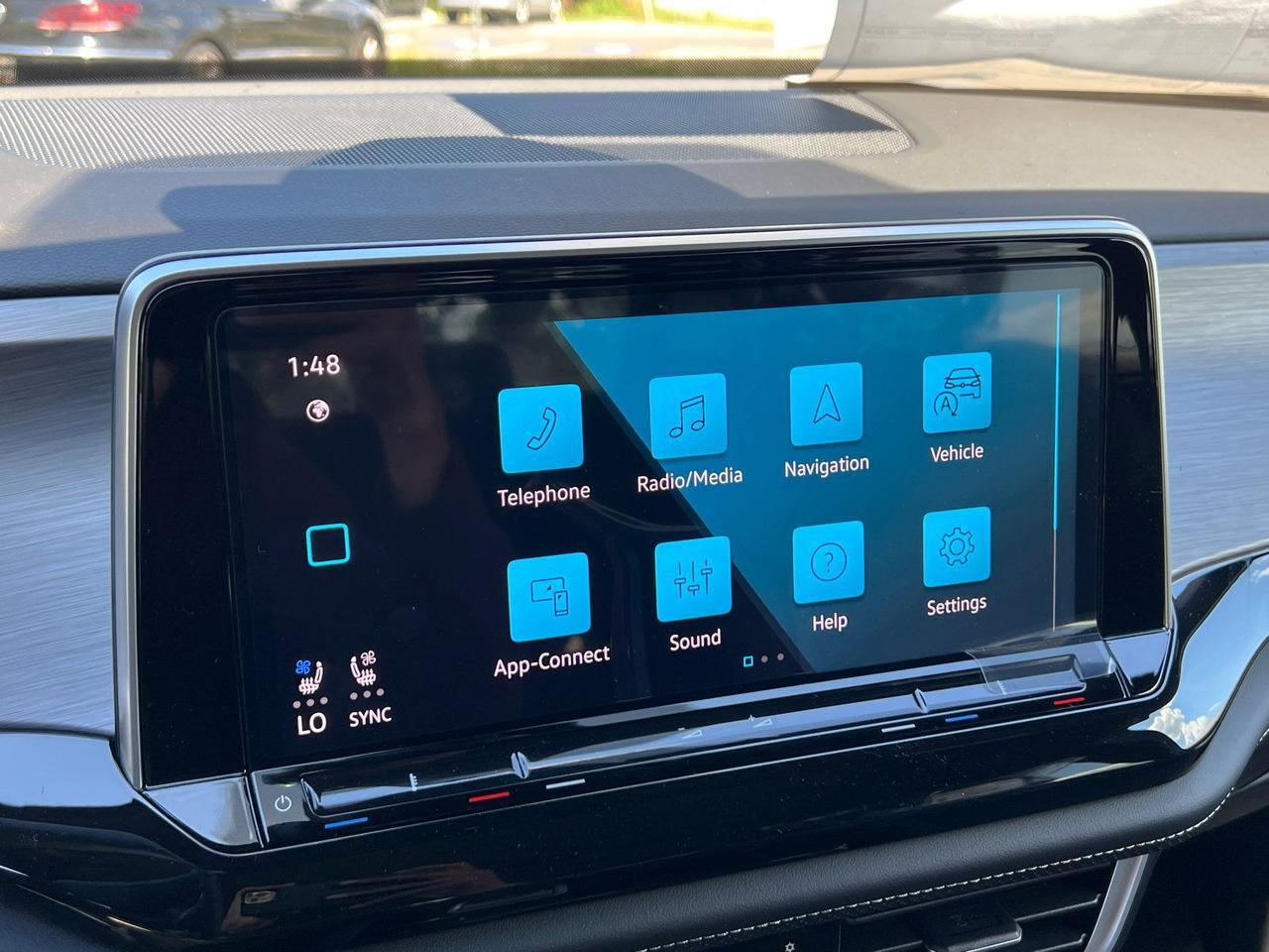 2026 Volkswagen Atlas Cross Sport 2.0T SE w/Technology Hagerstown MD