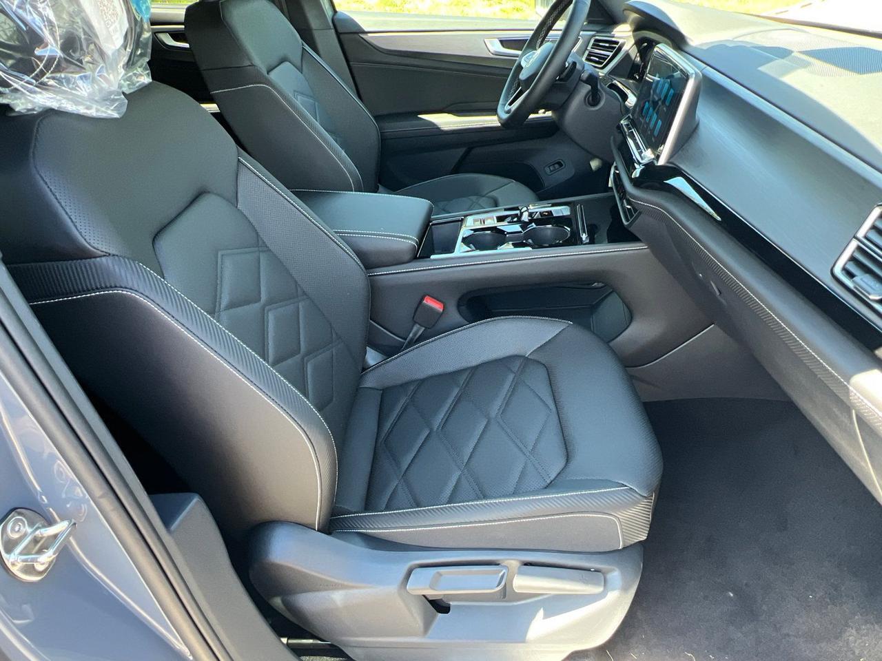 2026 Volkswagen Atlas Cross Sport 2.0T SE w/Technology Hagerstown MD