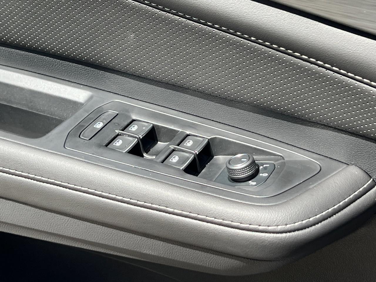 2026 Volkswagen Atlas Cross Sport 2.0T SE w/Technology Hagerstown MD