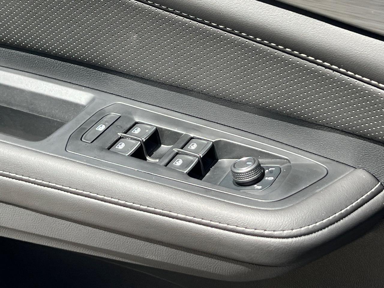 2026 Volkswagen Atlas Cross Sport 2.0T SE w/Technology Hagerstown MD