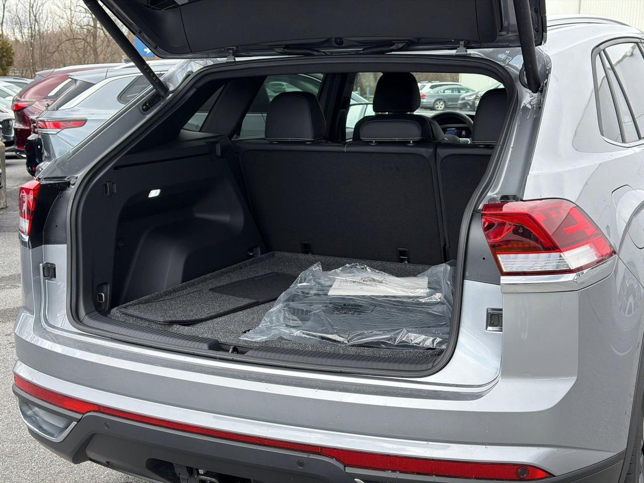 2026 Volkswagen Atlas Cross Sport 2.0T SE w/Technology Hagerstown MD