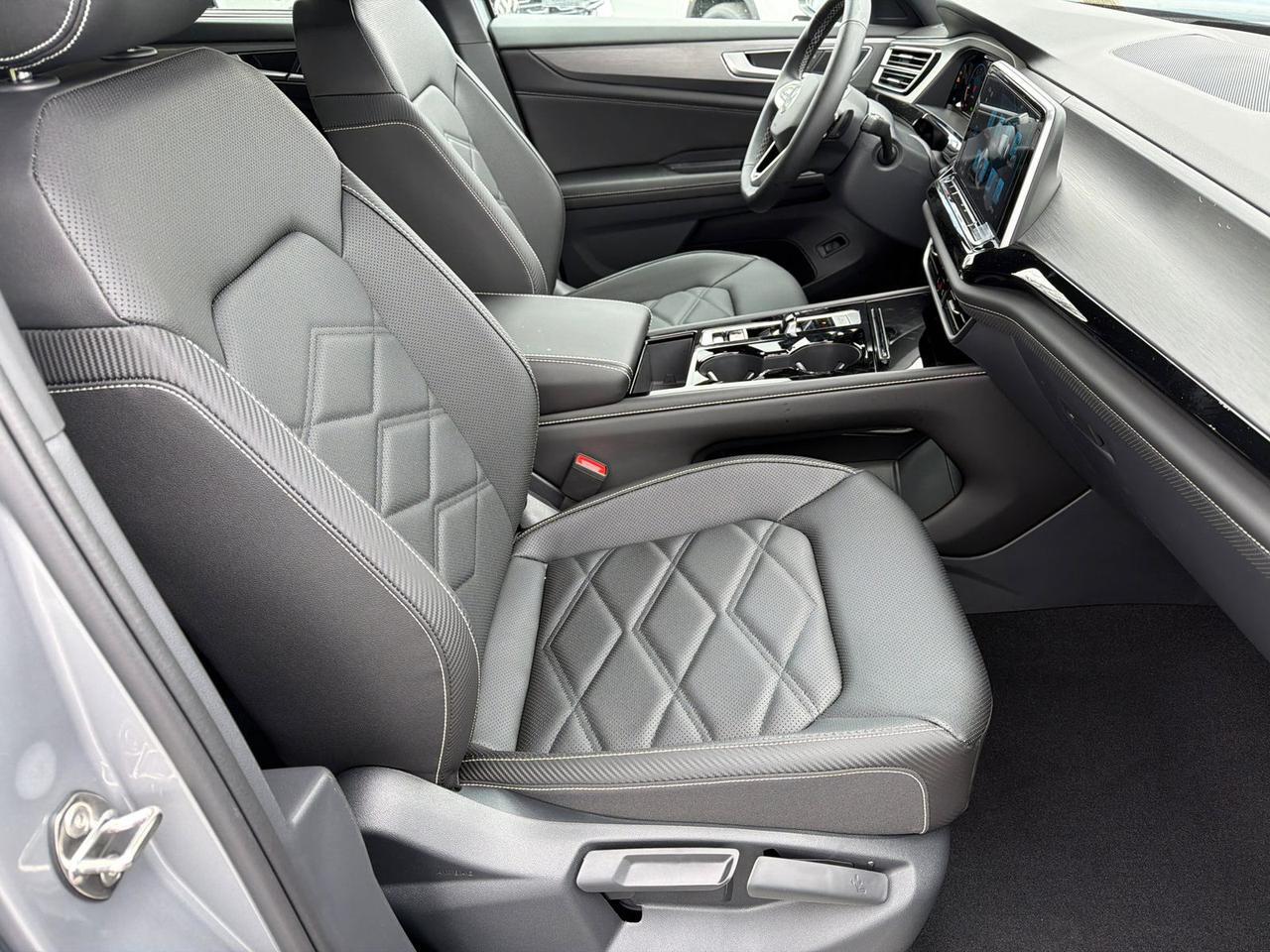 2026 Volkswagen Atlas Cross Sport 2.0T SE w/Technology Hagerstown MD