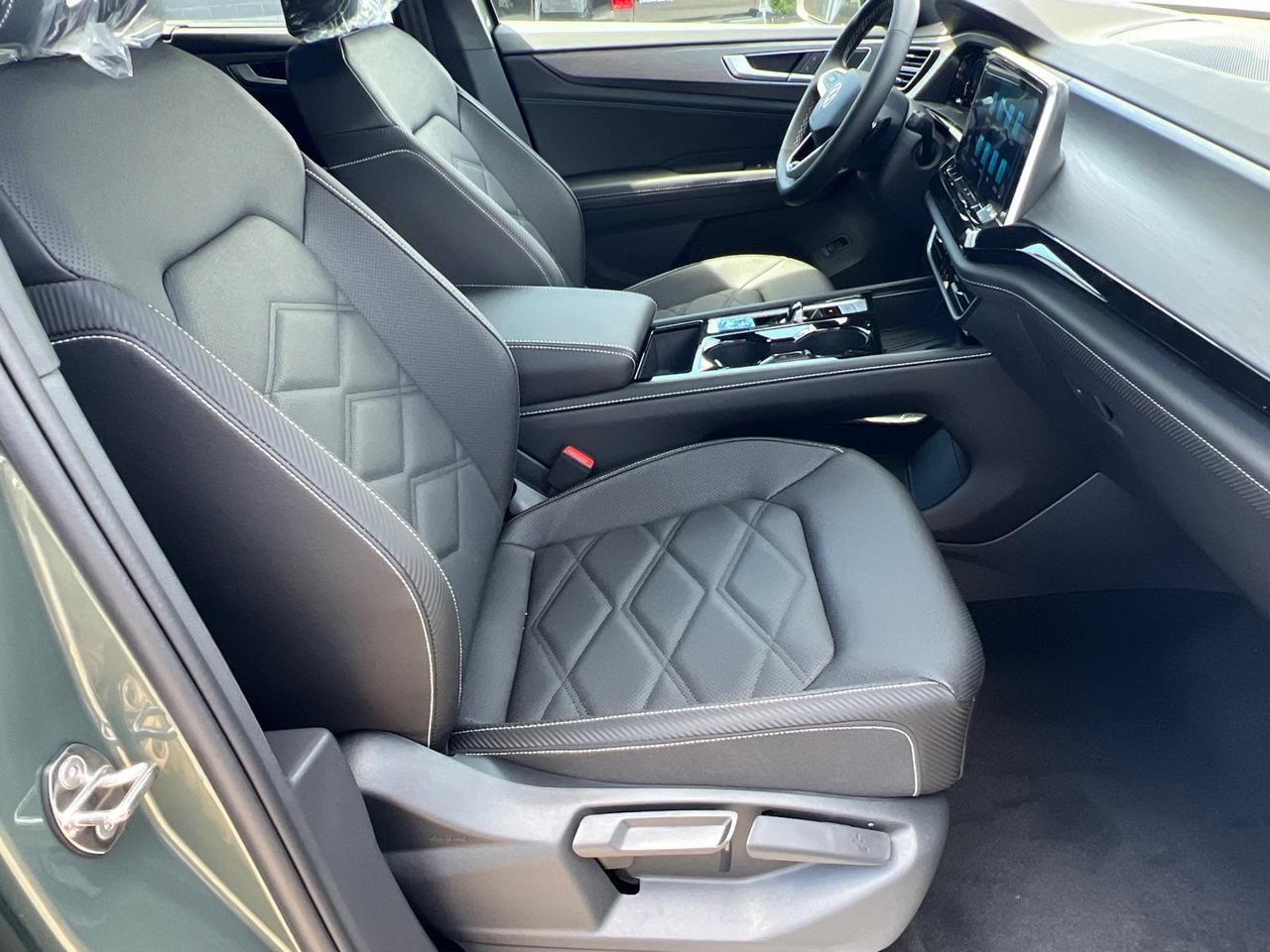 2026 Volkswagen Atlas Cross Sport 2.0T SE w/Technology Hagerstown MD