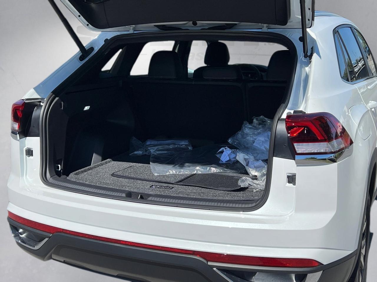 2026 Volkswagen Atlas Cross Sport 2.0T SE Hagerstown MD