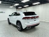 2026 Volkswagen Atlas Cross Sport 2.0T SEL Premium R-Line Oshkosh WI