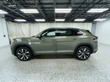 2026 Volkswagen Atlas Cross Sport 2.0T SEL Premium R-Line Oshkosh WI