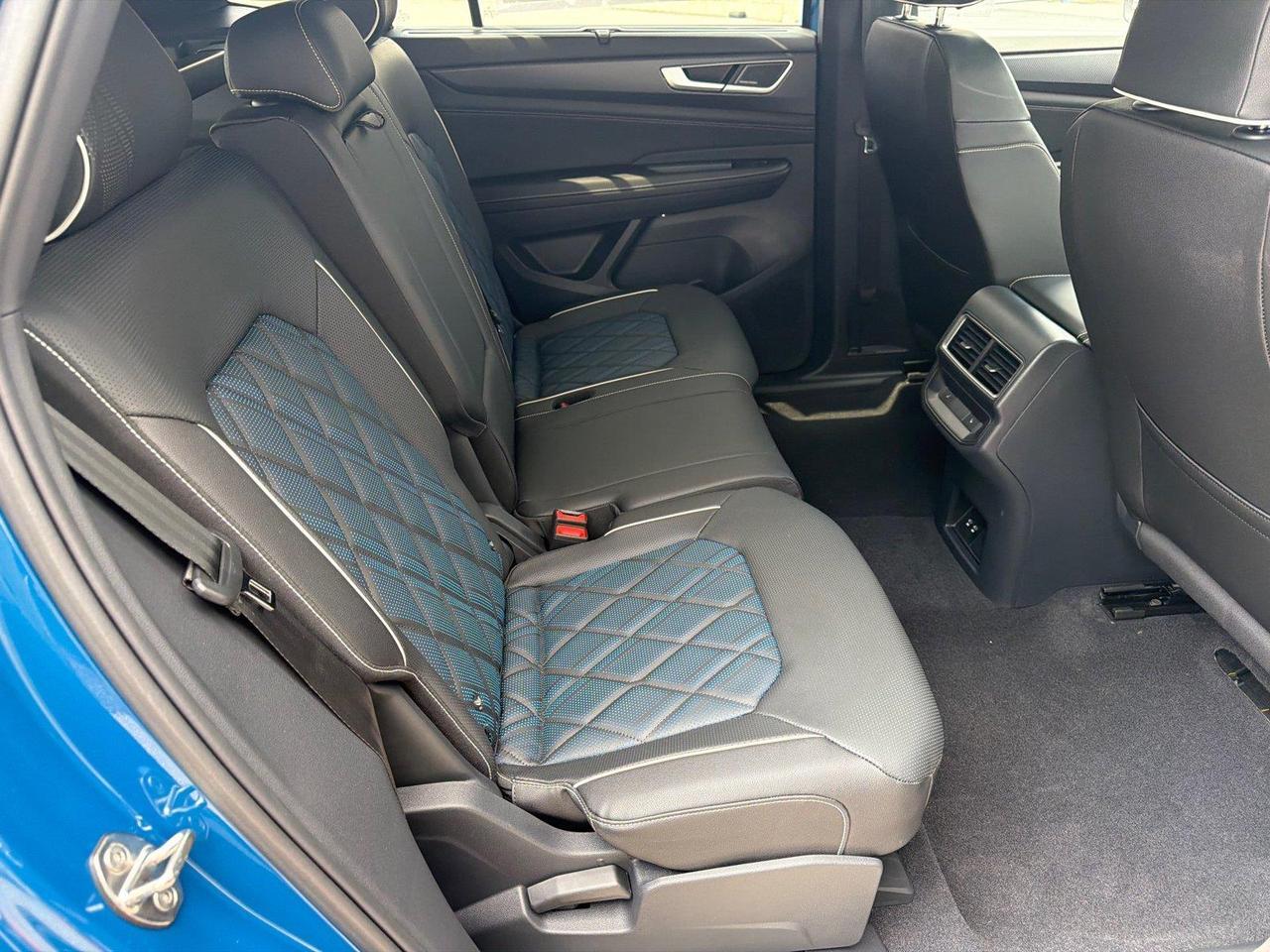 2026 Volkswagen Atlas Cross Sport 2.0T SEL Premium R-Line Hagerstown MD