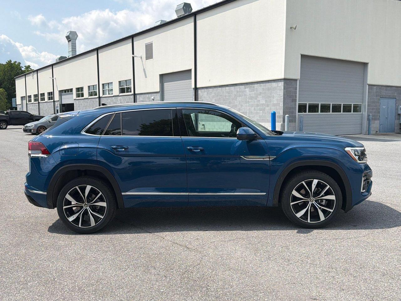 2026 Volkswagen Atlas Cross Sport 2.0T SEL Premium R-Line Hagerstown MD