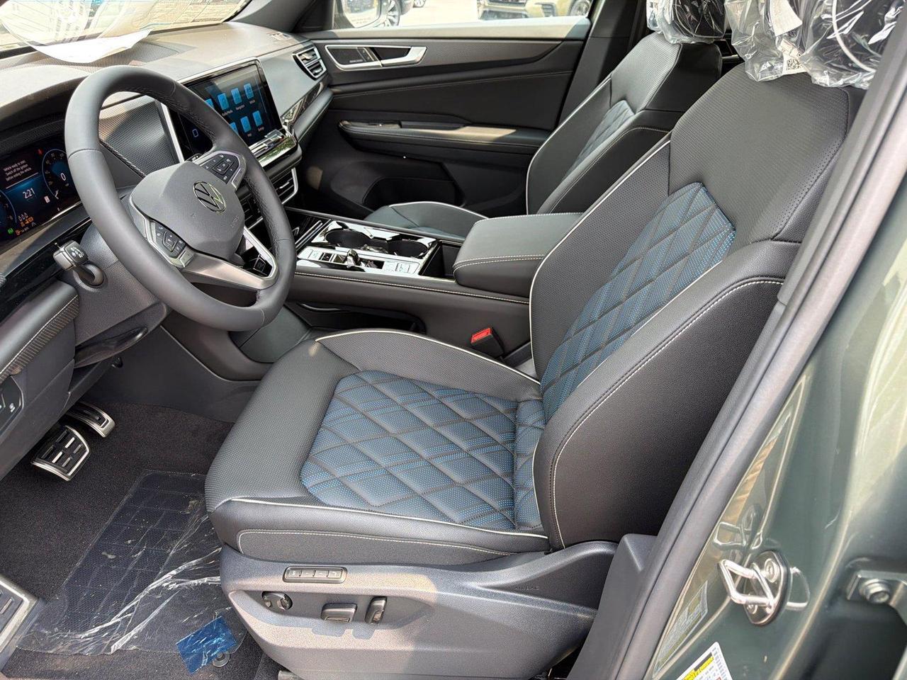 2026 Volkswagen Atlas Cross Sport 2.0T SEL Premium R-Line Hagerstown MD