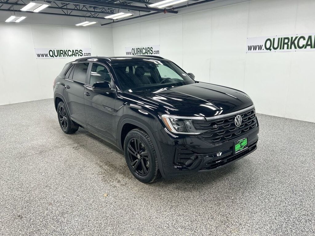 2026 Volkswagen Atlas Cross Sport 2.0T SEL R-Line Black Oshkosh WI