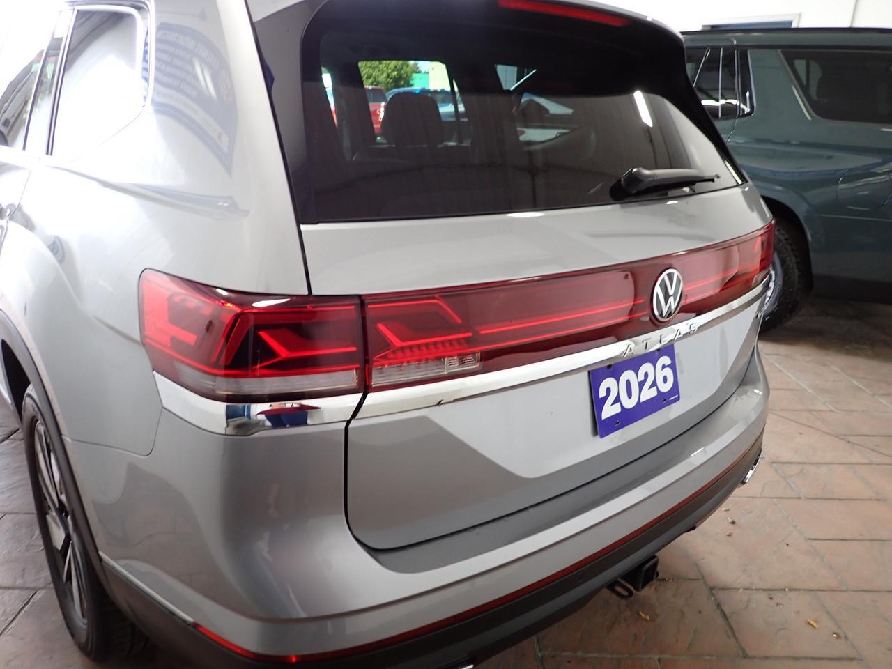 2026 Volkswagen Atlas Highline 4WD 6 PASS LEATHER NAVI SUNROOF Listowel ON