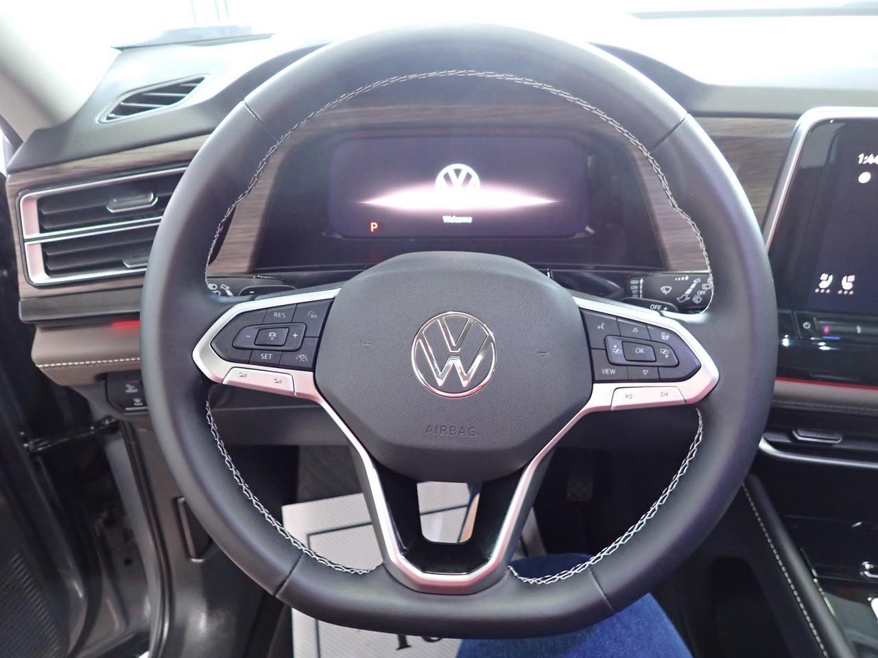 2026 Volkswagen Atlas Highline 4WD 6 PASS LEATHER NAVI SUNROOF Listowel ON
