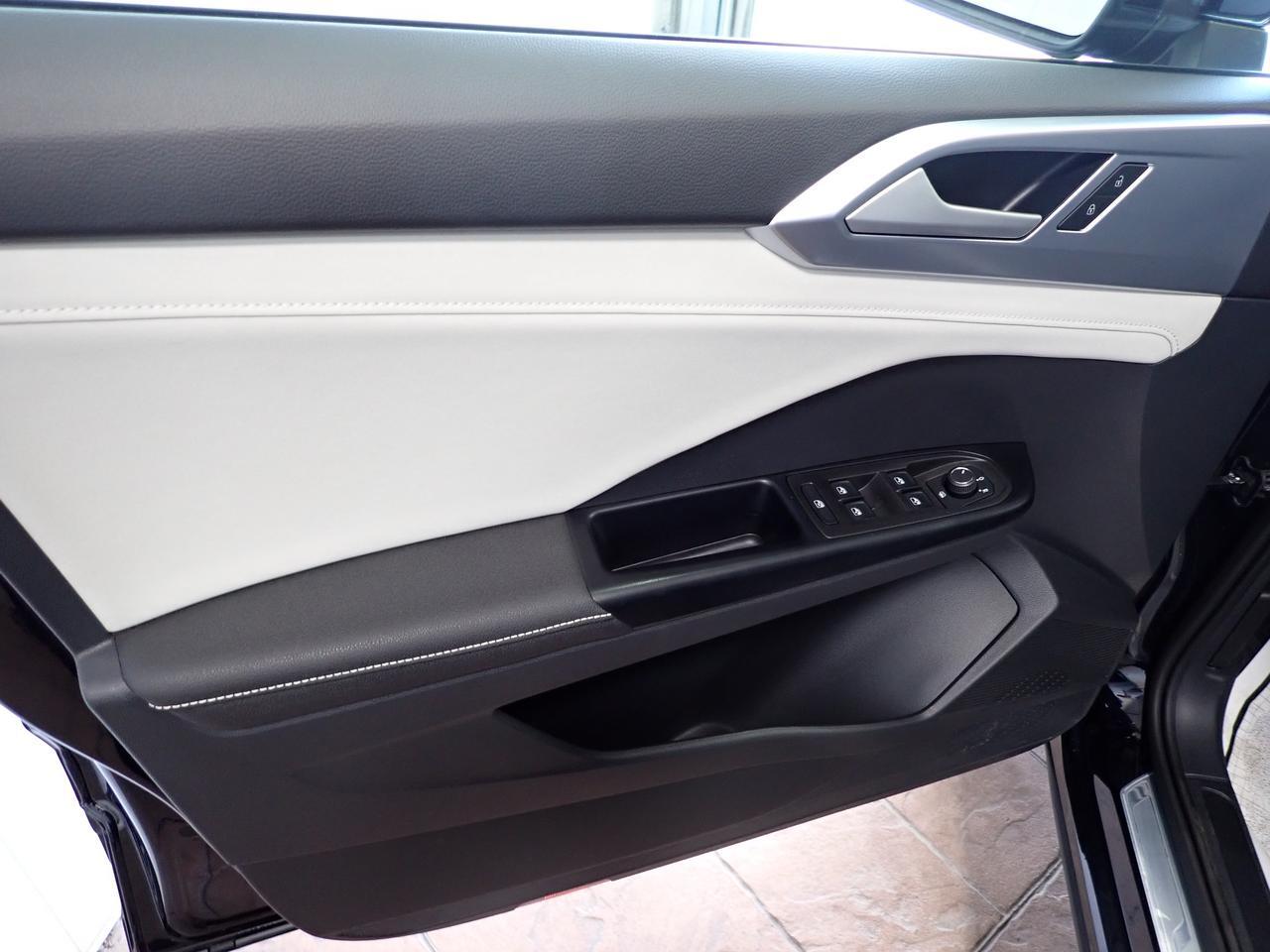 2026 Volkswagen Taos Comfortline 4WD LEATHER NAVI Listowel ON