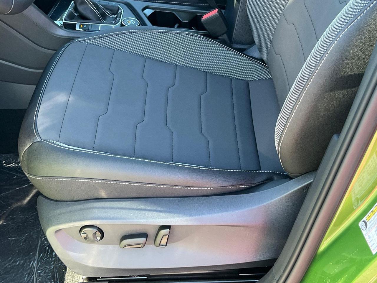 2026 Volkswagen Taos SE Black Hagerstown MD