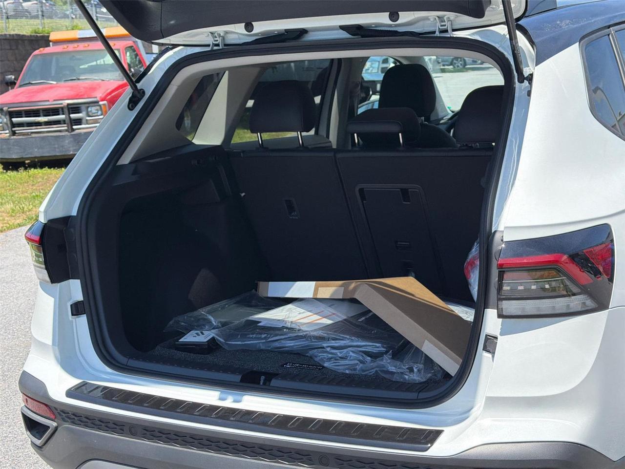 2026 Volkswagen Taos SE Black Hagerstown MD