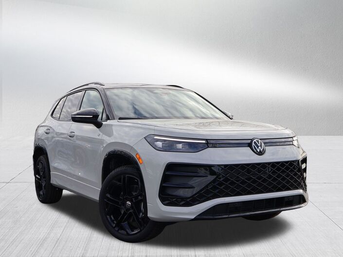 2026 Volkswagen Tiguan 2.0T SE R-Line Black Oshkosh WI