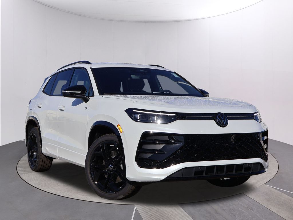 2026 Volkswagen Tiguan 2.0T SE R-Line Black Oshkosh WI