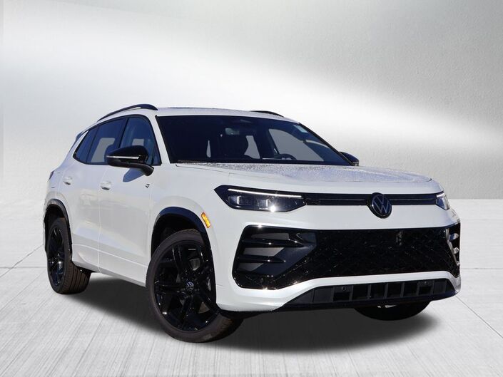 2026 Volkswagen Tiguan 2.0T SE R-Line Black Oshkosh WI