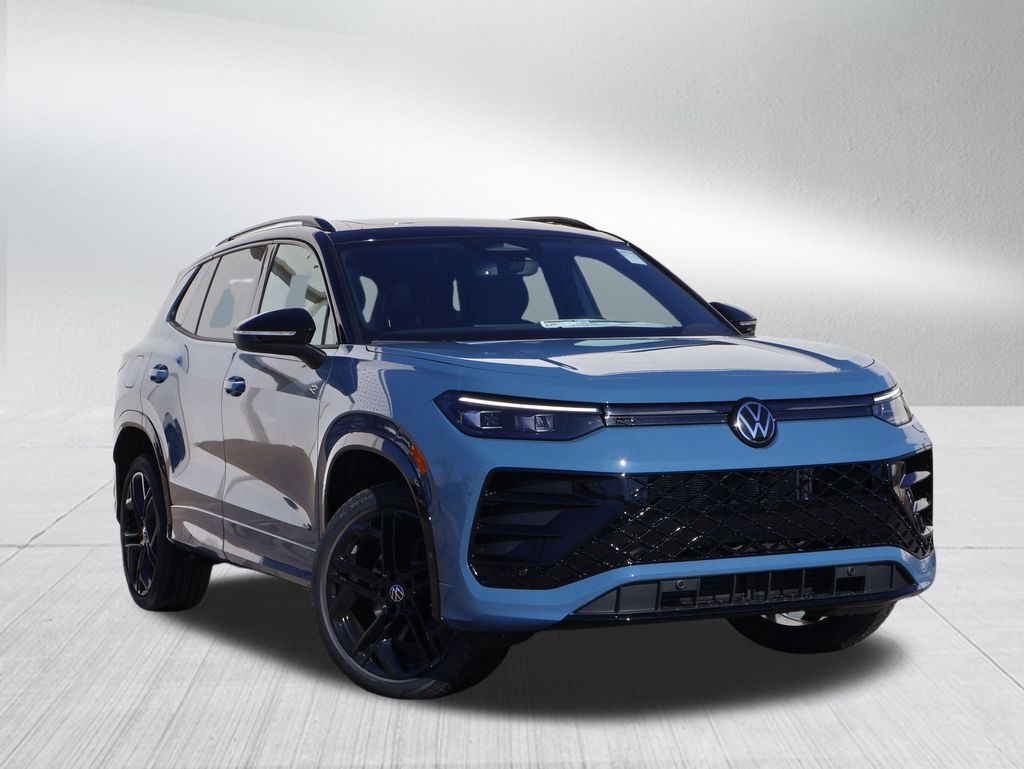 2026 Volkswagen Tiguan 2.0T SE R-Line Black Oshkosh WI