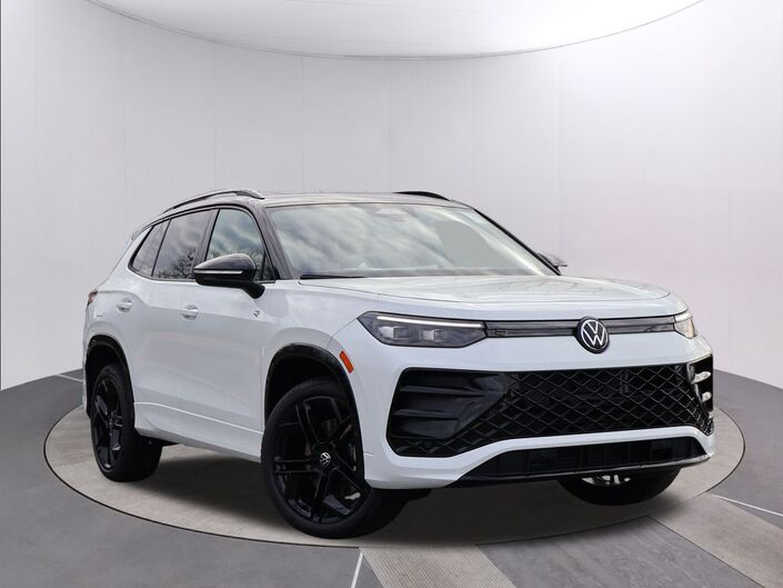 2026 Volkswagen Tiguan 2.0T SE R-Line Black Oshkosh WI