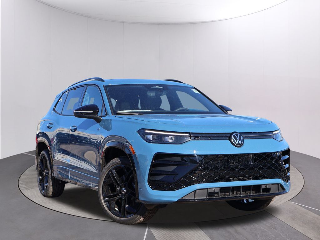 2026 Volkswagen Tiguan 2.0T SE R-Line Black Oshkosh WI