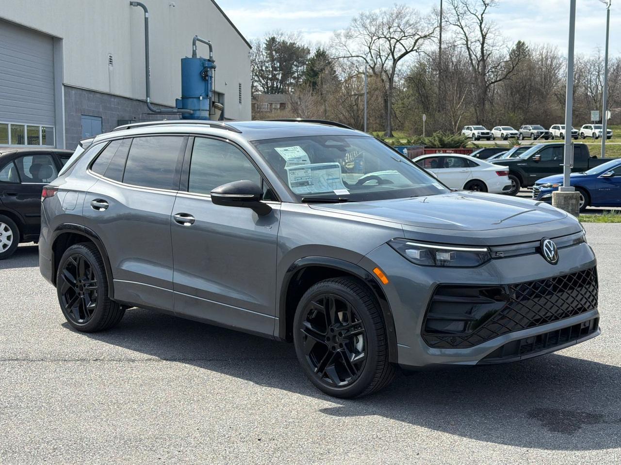 2026 Volkswagen Tiguan 2.0T SE R-Line Black