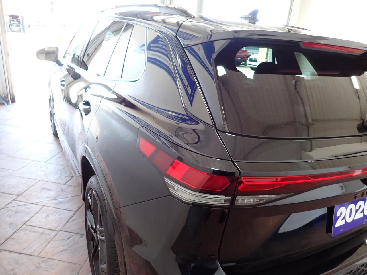 2026 Volkswagen Tiguan Comfortline R-Line LEATHER PANO SUNROOF Black Edition AWD Listowel ON