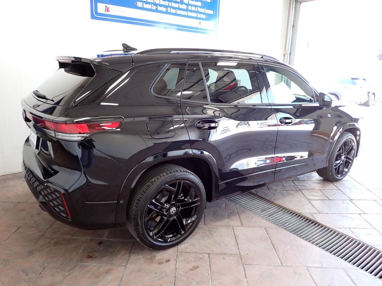2026 Volkswagen Tiguan Comfortline R-Line LEATHER PANO SUNROOF Black Edition AWD Listowel ON
