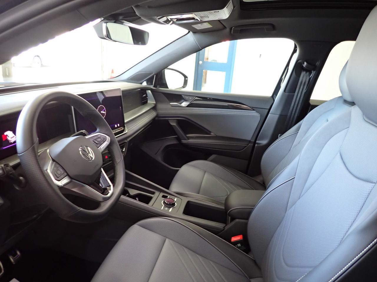 2026 Volkswagen Tiguan Comfortline R-Line LEATHER PANO SUNROOF Black Edition AWD Listowel ON