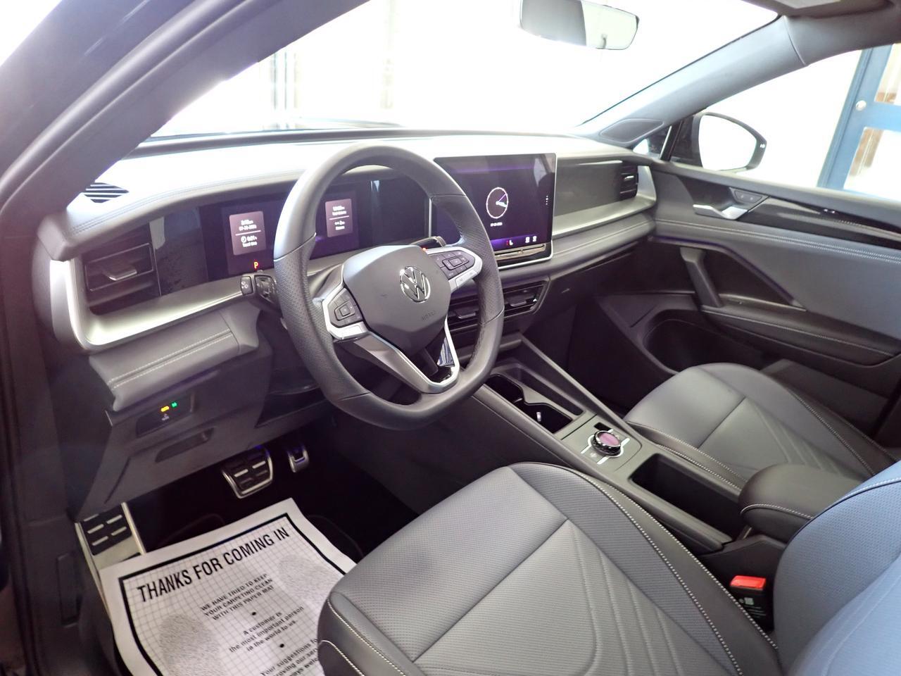 2026 Volkswagen Tiguan Comfortline R-Line LEATHER PANO SUNROOF Black Edition AWD Listowel ON