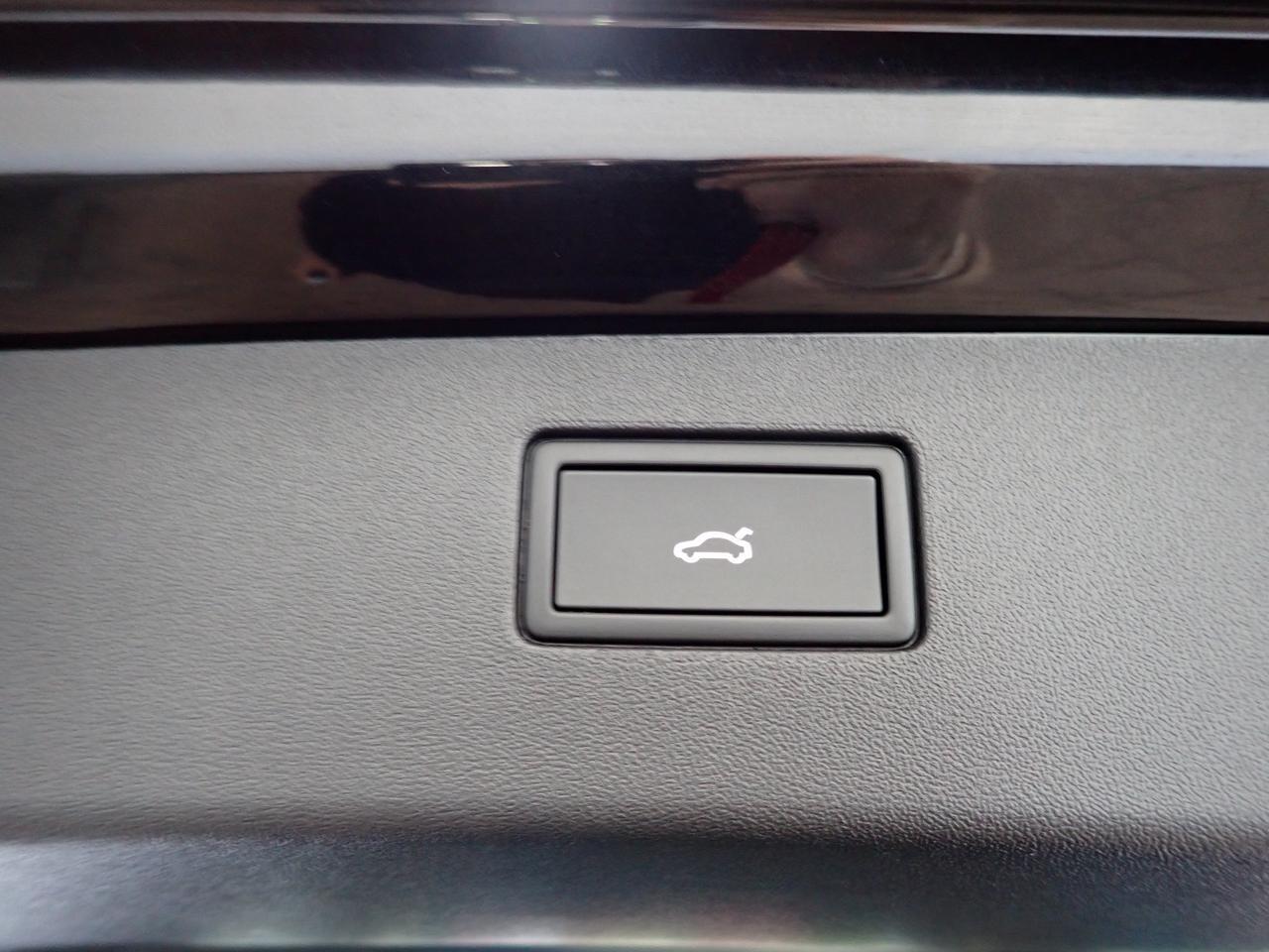 2026 Volkswagen Tiguan Comfortline R-Line LEATHER PANO SUNROOF Black Edition AWD Listowel ON