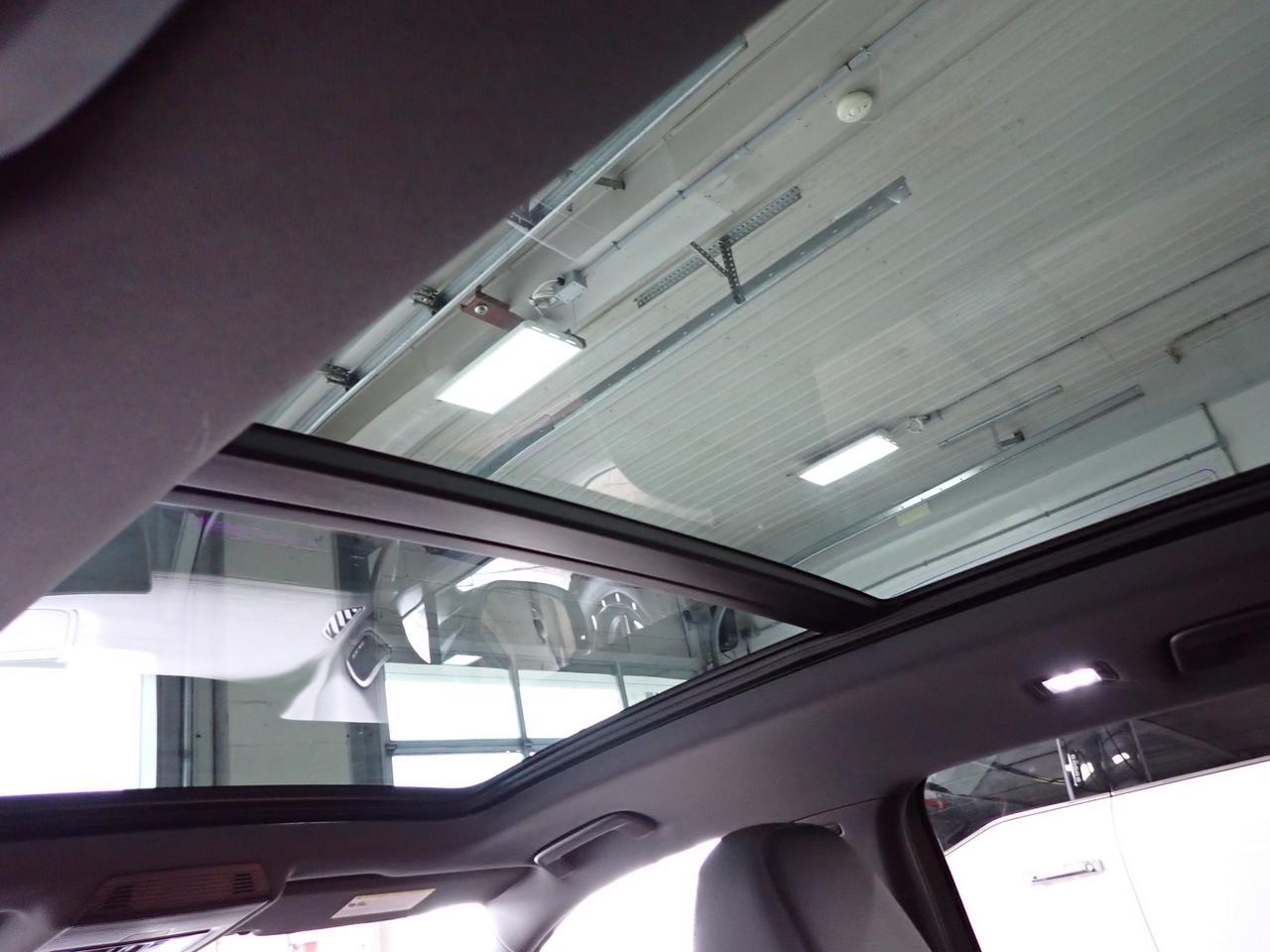 2026 Volkswagen Tiguan Highline Turbo R-Line LEATHER NAVI SUNROOF Listowel ON