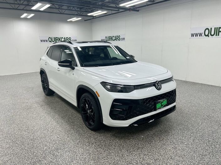 2026 Volkswagen Tiguan SE R-Line Black Oshkosh WI