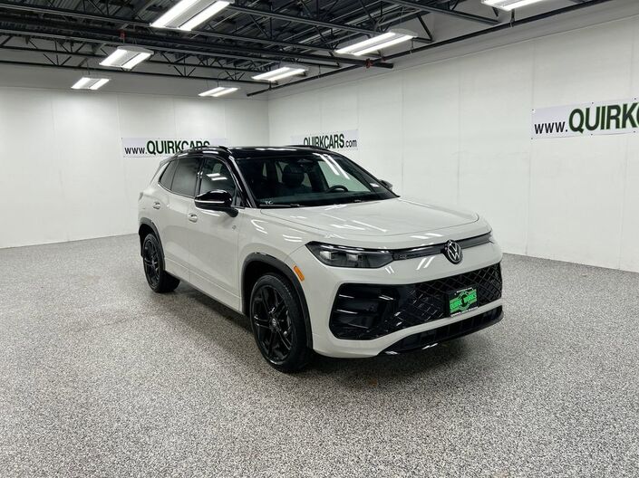 2026 Volkswagen Tiguan SE R-Line Black Oshkosh WI