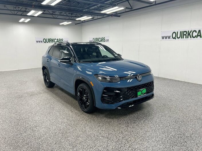 2026 Volkswagen Tiguan SE R-Line Black Oshkosh WI