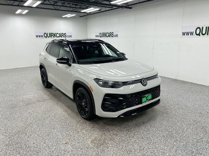 2026 Volkswagen Tiguan SE R-Line Black Oshkosh WI